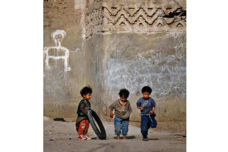 Yémen, jeux d’enfants dans les rues de la vieille ville de Sana’a