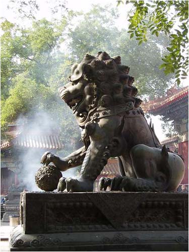  Lion à l'entrée du temple du Lama