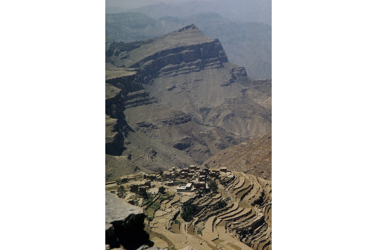 Yémen, paysage de montagnes et de terrasses sculptées par les hommes