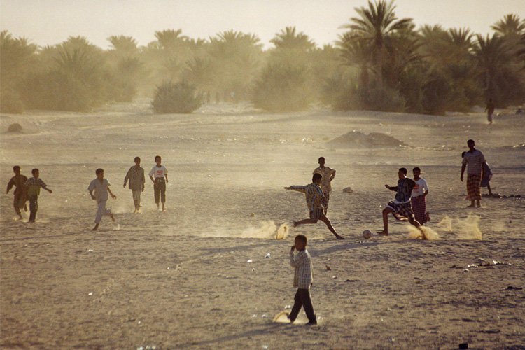 Yémen, Shibam, partie de foot dans l'oued