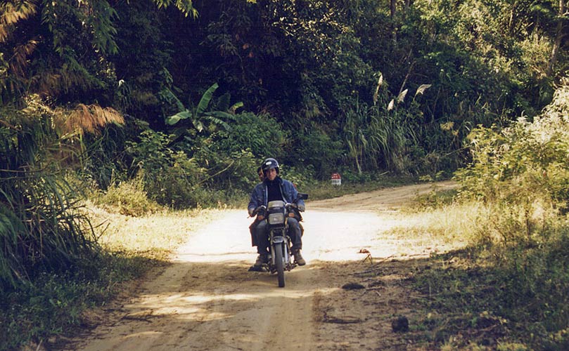Moto stop, &agrave; 2 sur la piste