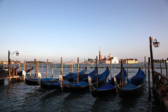 Venise, gondoles devant la Basilique San Giorgio Maggiore, Italie 2011.