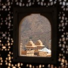 Le fort d'Amber, vue extérieure à travers un moucharabieh - Amber, Inde 2012