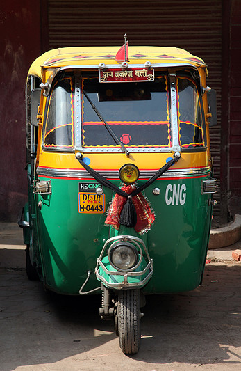 Le plus connu des taxis de Delhi : un auto rickshaw - Delhi, Inde 2012