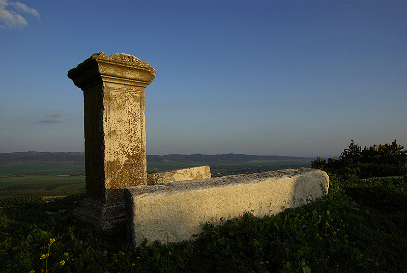 Stèle funéraire Romaine, site antique de Dougga - Tunisie 2009