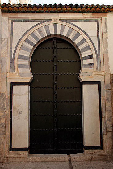Porte traditionnelle dans la Medina de Tunis - Tunisie 2012