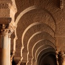 Les arcades de la cour intérieure de la mosquée Sidi Oqba, Kairouan - Tunisie 2012
