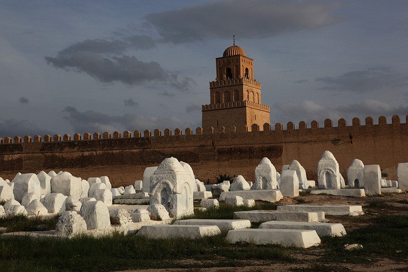 Le cimetière des Awlad Farhan, sous les remparts de la médina, Kairouan - Tunisie 2012