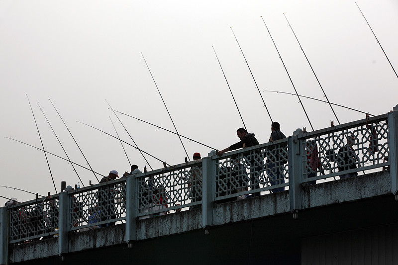 Les pêcheurs du pont de Galata, Istanbul - Turquie 2013