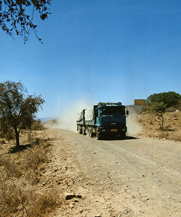 Camion sur la piste, Ethiopie, février 2000