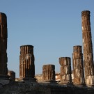 Les colonnes du temple de jupiter, Pompéi, Italie - août 2013