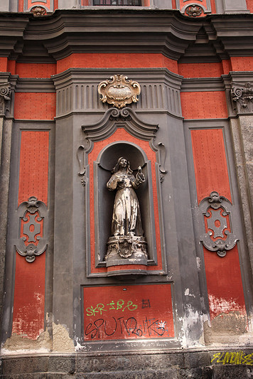 Statue, chiesa di san Angelo, Nilo, Naples, Italie - 2013