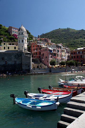 Le port du village de Vernaza, Cinque Terre, Italie - août 2013