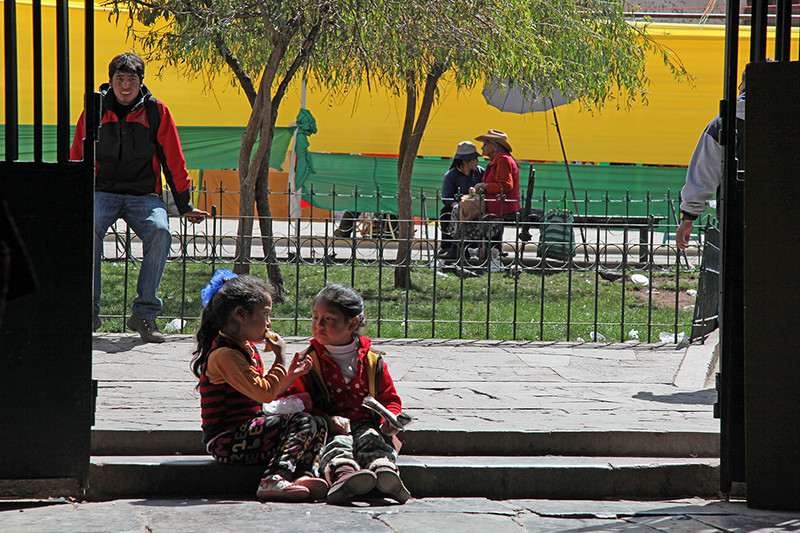 Enfants au marché San Pedro, Cuzco, Pérou - 2014
