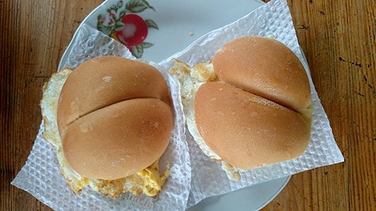 Sandwichs aux œufs au petit déjeuner : Bon appétit, Lima - Pérou 2014