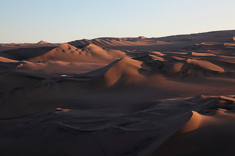 Derniers rayons de soleil sur les dunes de Huacachina, Pérou - 2014