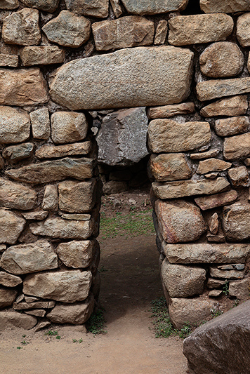 Porte sur le site du Machu-Picchu, Pérou - 2014