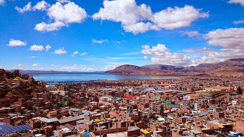 La ville de Puno, au bord du lac Titicaca, Pérou - 2014