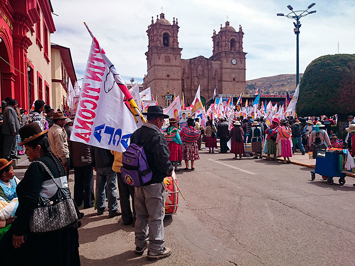 Manifestation sur la Plaza de Armas, Puno, Pérou - 2014