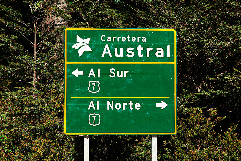 2 directions au choix, "Al Sur, Al Norte", Carretera Austral, Chili - 2014