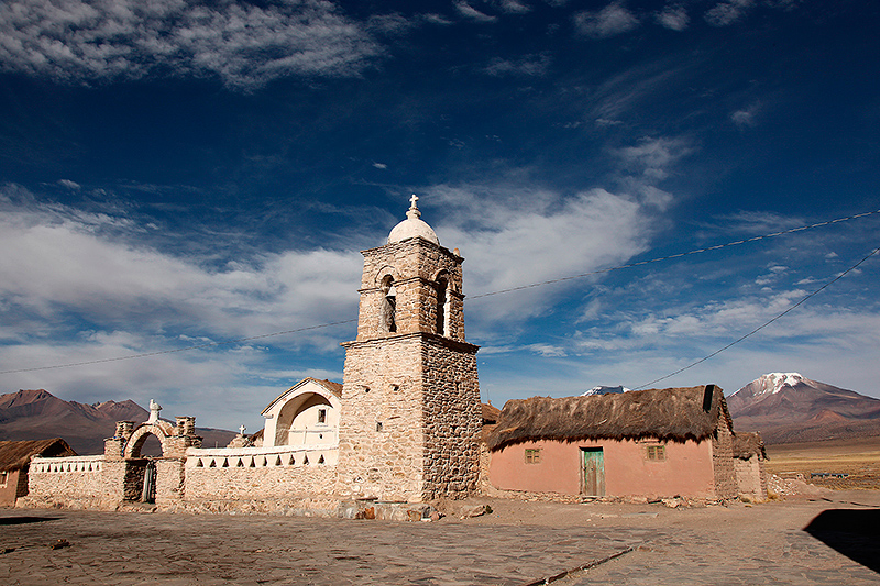 L'église d'adobe de Sajama, Bolivie - 2014