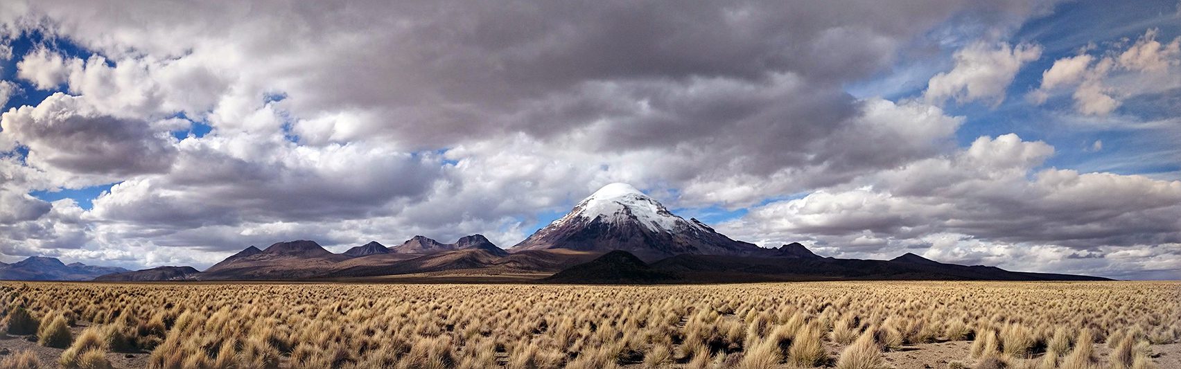 Paysage panoramique du volcan Sajama, Pérou - 2014