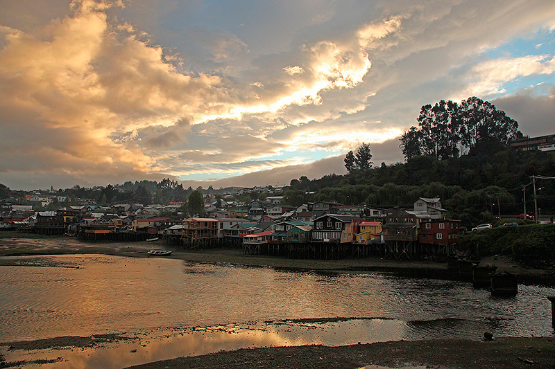 Une éclaircie sur Castro, île de Chiloé, Chili - 2014