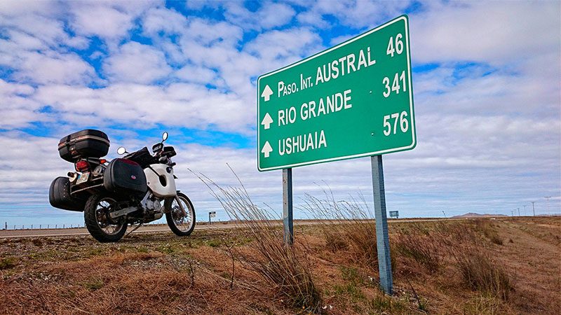 Ushuaia, plus que 576 kilomètres, Patagonie, Argentine - 2014
