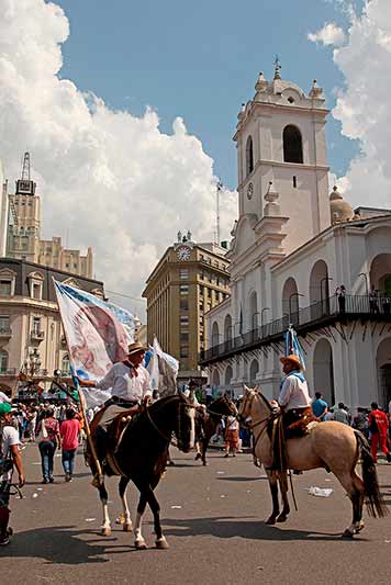 Gauchos du mouvement la Campvora, plaza de Mayo, Buenos Aires, Argentine - 2014