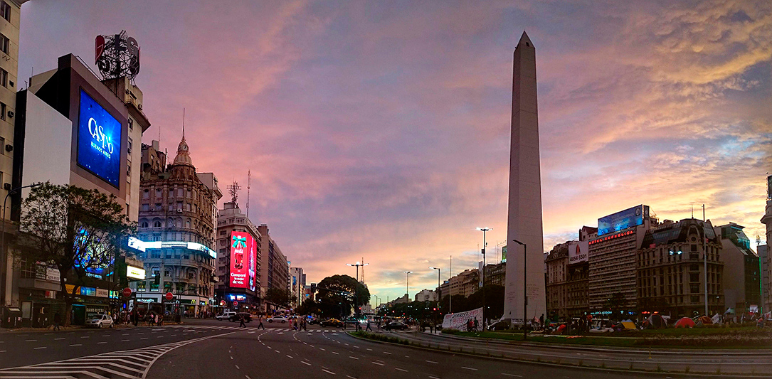 Vue panoramique de la place de la République et de l'obélisque, Buenos Aires, Argentine - 2014