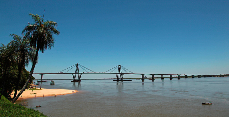 Pont sur le rio Parana, Corrientes, Argentine - 2014