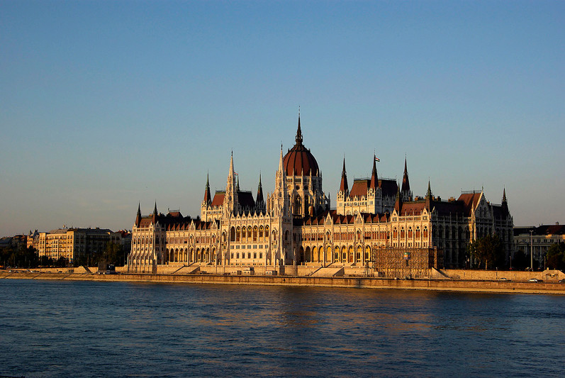 Hongrie - Budapest, le parlement sur les bords du Danube - 2009