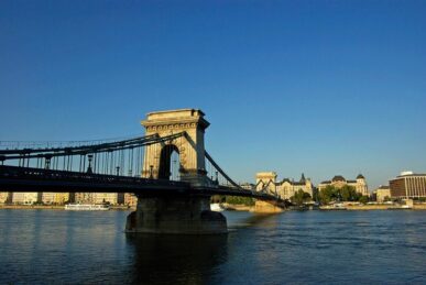Hongrie - Budapest, le pont à chaînes sur le Danube - 2009