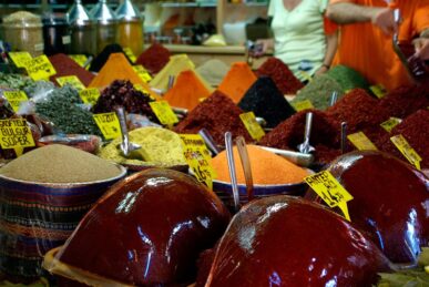 Epices dans le bazar Egyptien, Istanbul, Turquie - 2009