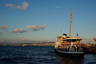 Ferry à Eminönü, Istanbul, Turquie - 2009
