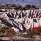 Formations de tuf volcanique façonnées par l'érosion - Environs de Uçhisar, Turquie, 1999