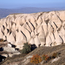 Formations de tuf volcanique façonnées par l'érosion - Environs de Uçhisar, Cappadocia, Turquie, 1999