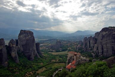 Grèce - les Météores, point de vue sur le monastère de Roussanou - 2009