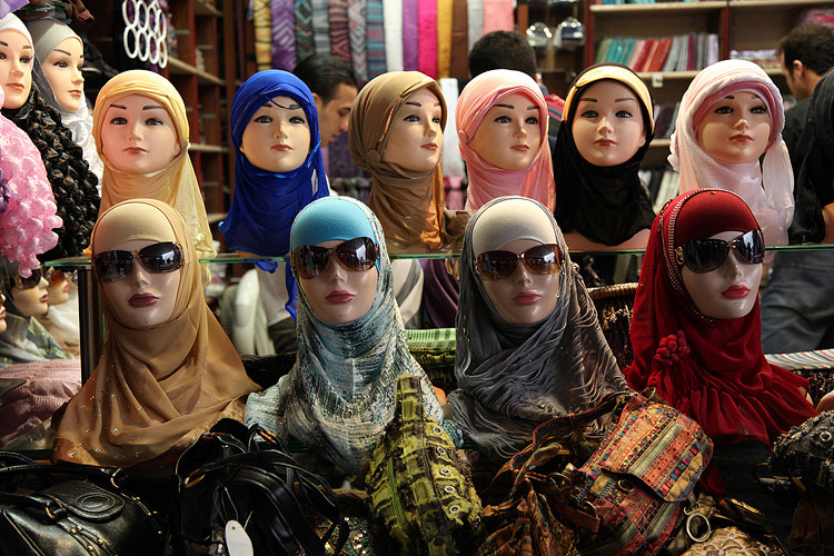 Boutique de foulards, souks de Damas, Syrie, 2010