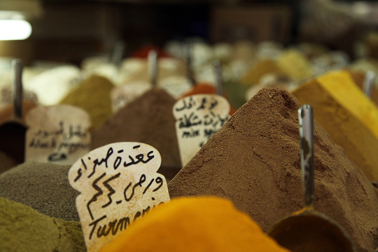 Etalage d'épices, souk Bzouriyé, Damas, Syrie, 2010