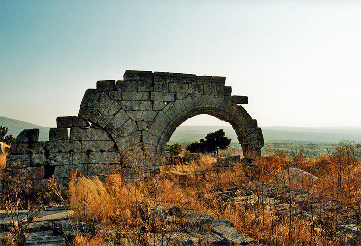Vestiges sur le site de la basilique de Saint-Siméon (Qala'at Samaan), Syrie, 1996
