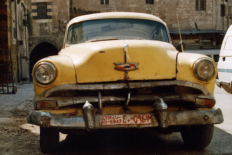 Voiture ancienne convertie en taxi, Alep, Syrie, 1996
