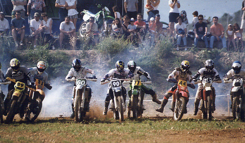 Départ en ligne de style motocross, course sur prairie à Gignac - 1999