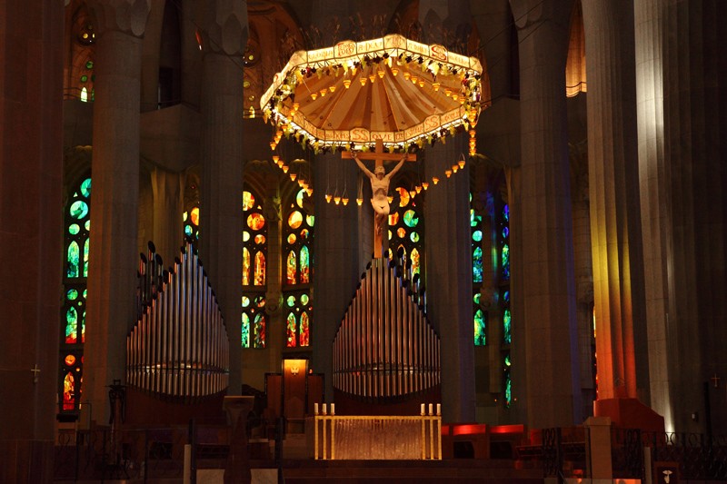 Sagrada Familia, la nef centrale et l'autel, Barcelone - 2015