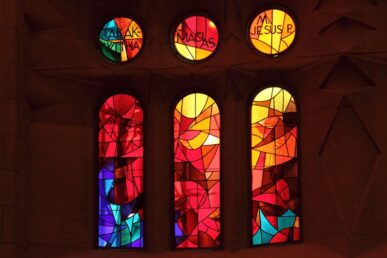 Sagrada Familia, détail d'un vitrail intérieur, Barcelone - 2015