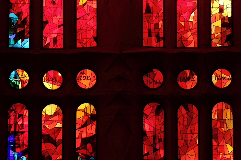 Sagrada Familia, détail des vitraux intérieurs, Barcelone - 2015