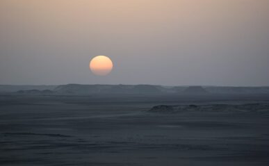 Coucher de soleil, région de Tazerbo, désert de Libye