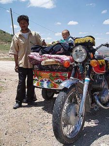 Ehmet et son side-car sur la route de Malatya Ehmet et son side-car sur la route de Malatya, Turquie - 2005