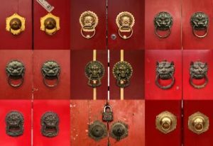 Mosaïque photo de heurtoirs de portes de Hutongs