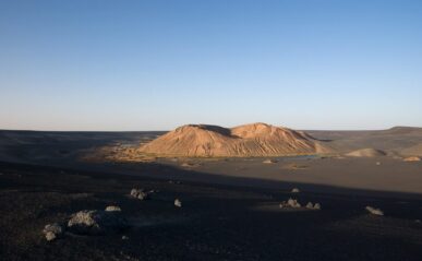 Lever de soleil sur le volcan Namous, Libye